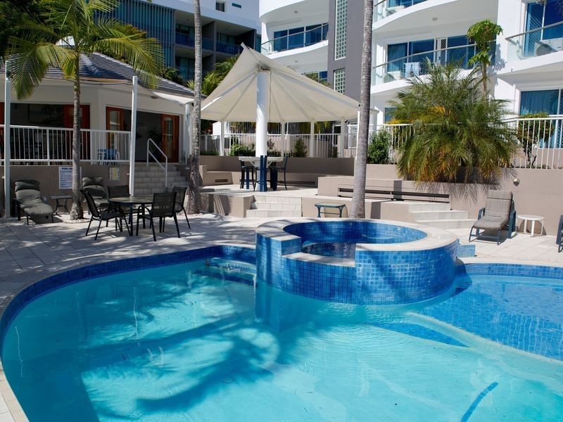 11 Eady Avenue, Broadbeach Waters QLD 4218