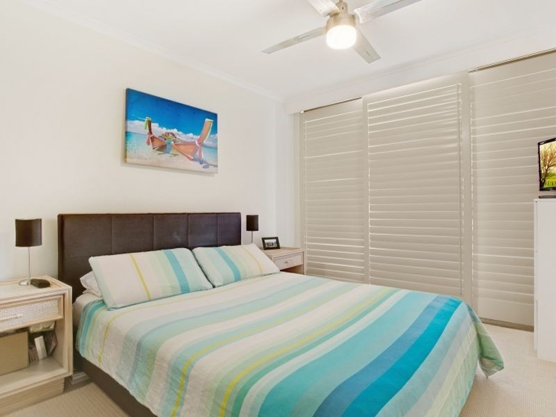 17/22 Armrick Avenue, Broadbeach QLD 4218