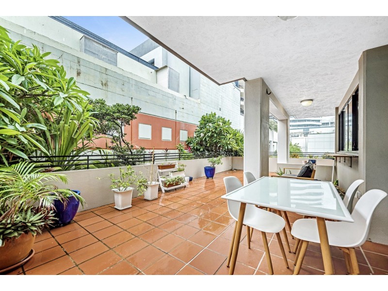 4/10 Albert Avenue, Broadbeach QLD 4218
