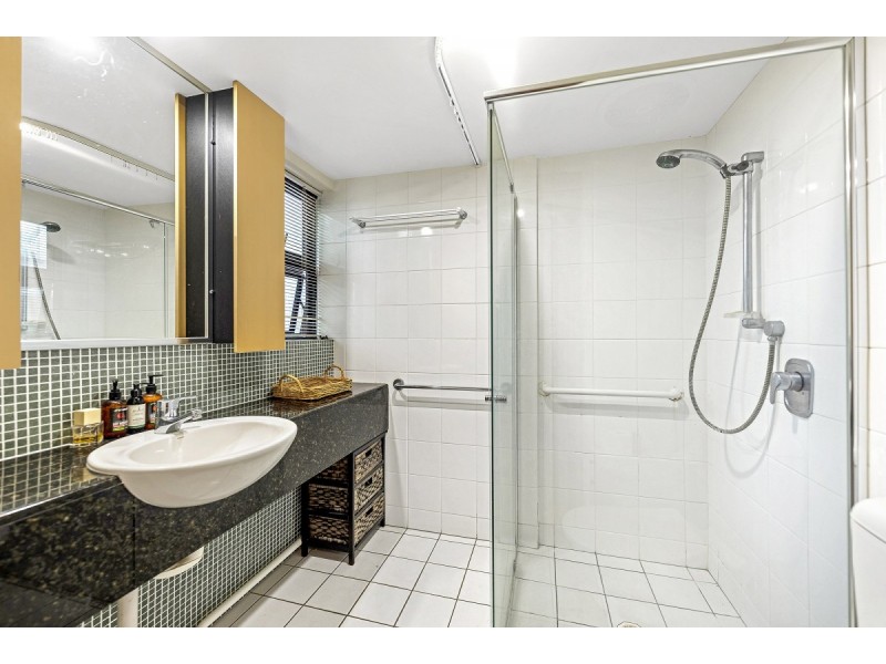 4/10 Albert Avenue, Broadbeach QLD 4218