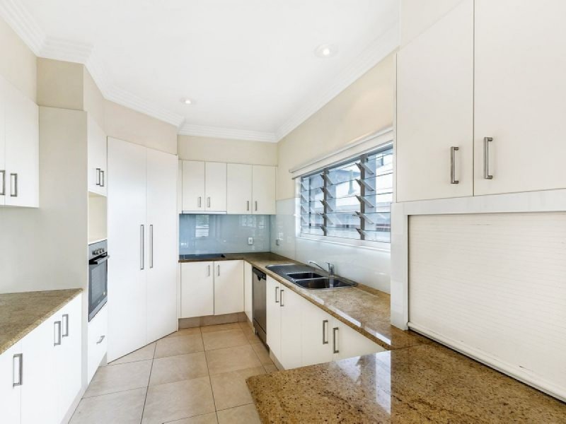 1/202 Surf Parade, Broadbeach QLD 4218