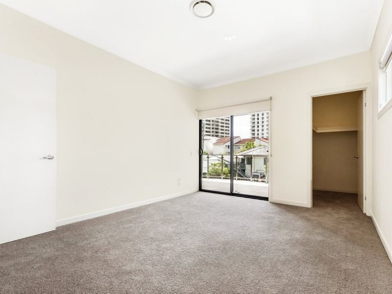 1/202 Surf Parade, Broadbeach QLD 4218