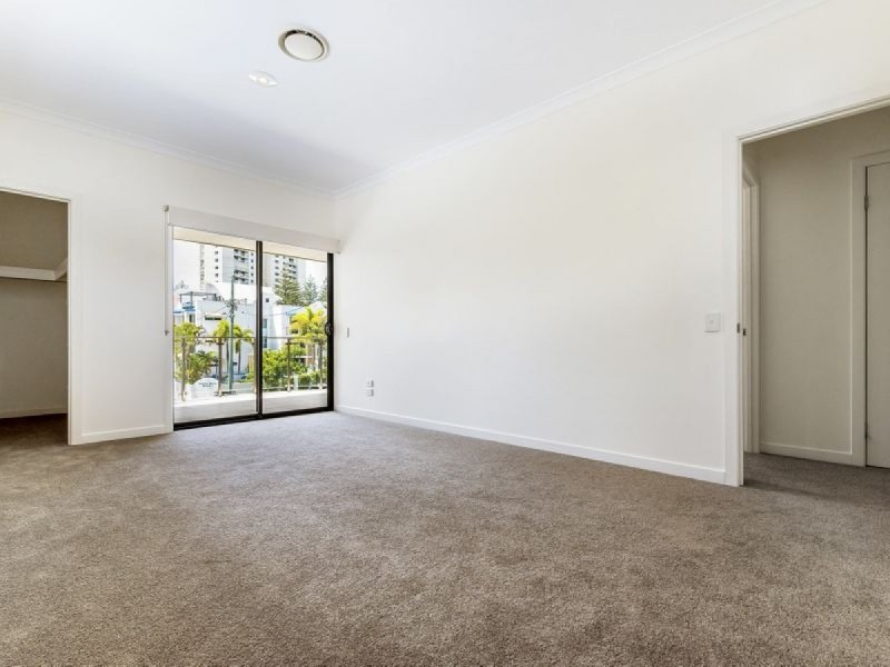 1/202 Surf Parade, Broadbeach QLD 4218