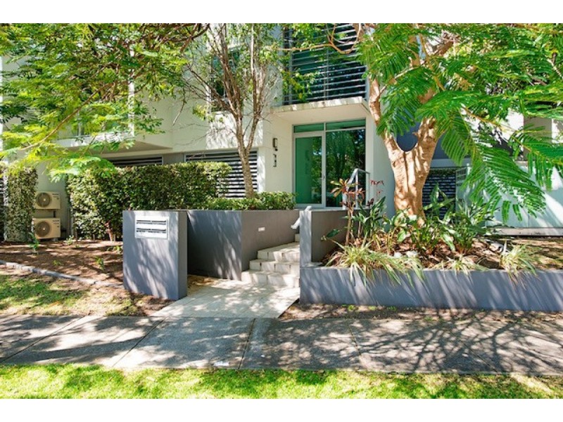 5/6 Miami Key, Broadbeach Waters QLD 4218