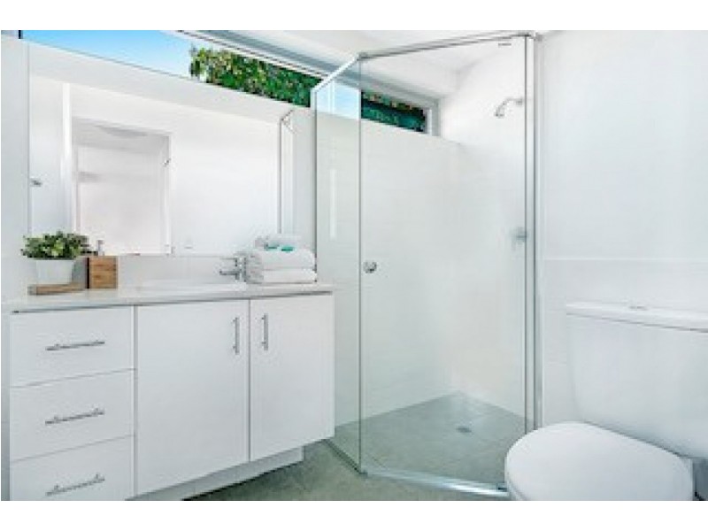 5/6 Miami Key, Broadbeach Waters QLD 4218