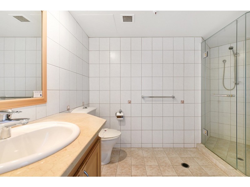 4/100 Old Burleigh Road, Broadbeach QLD 4218