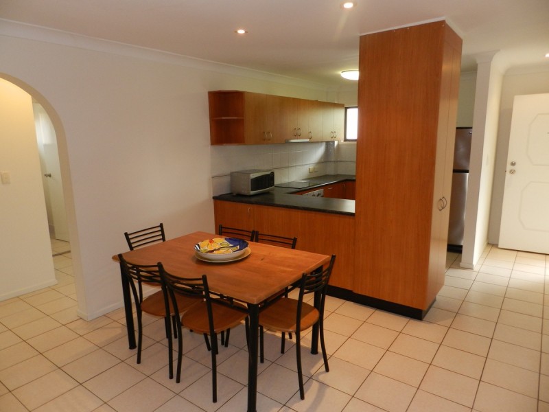 6/6 Rosewood Avenue, Broadbeach QLD 4218