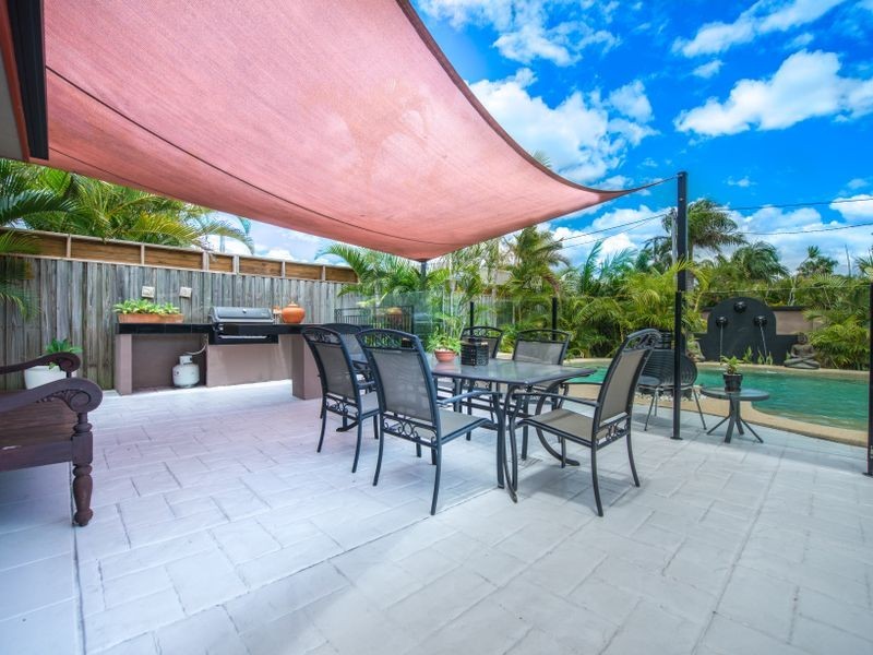38 T E Peters Drive, Broadbeach Waters QLD 4218