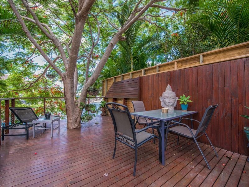 38 T E Peters Drive, Broadbeach Waters QLD 4218
