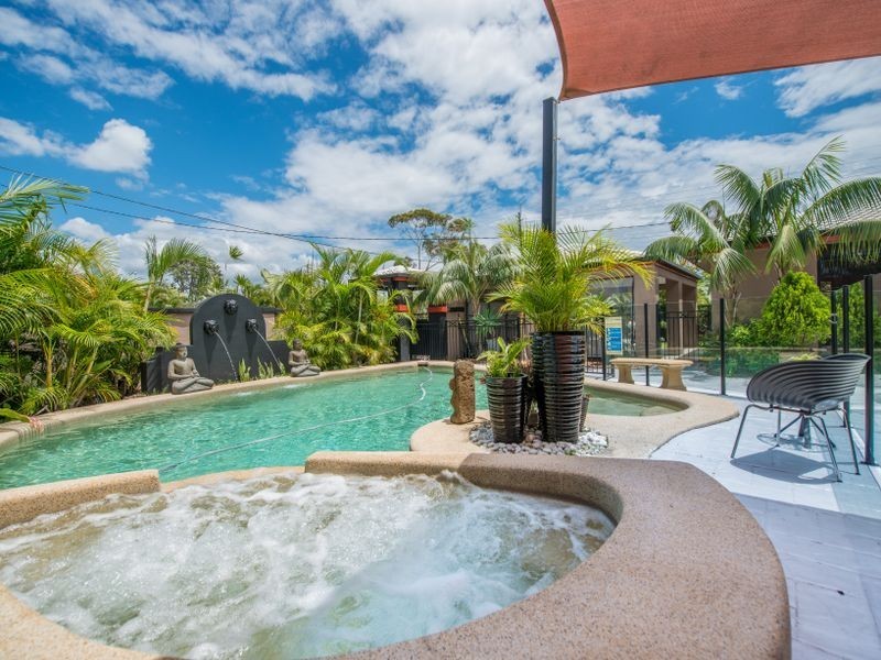 38 T E Peters Drive, Broadbeach Waters QLD 4218