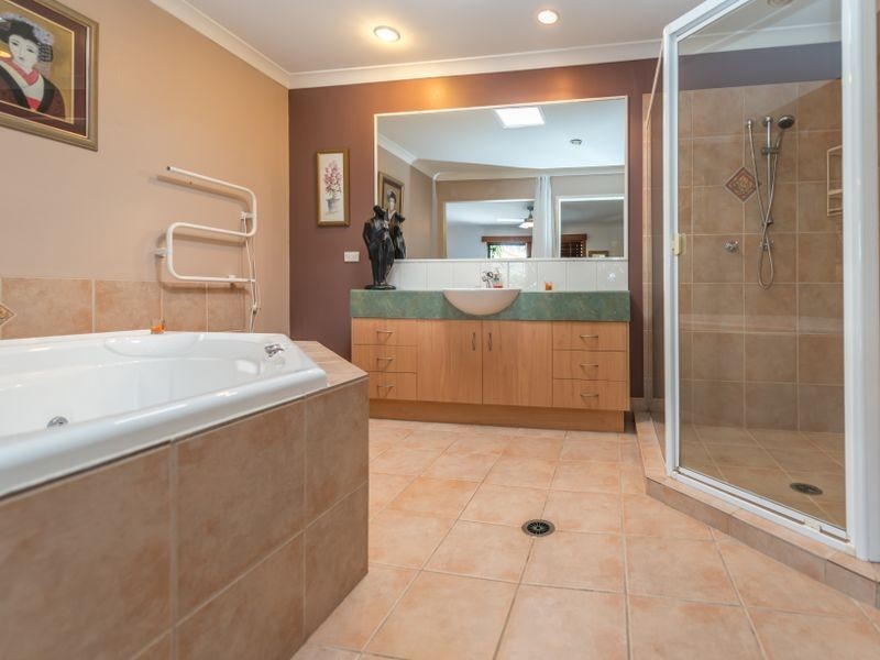 38 T E Peters Drive, Broadbeach Waters QLD 4218