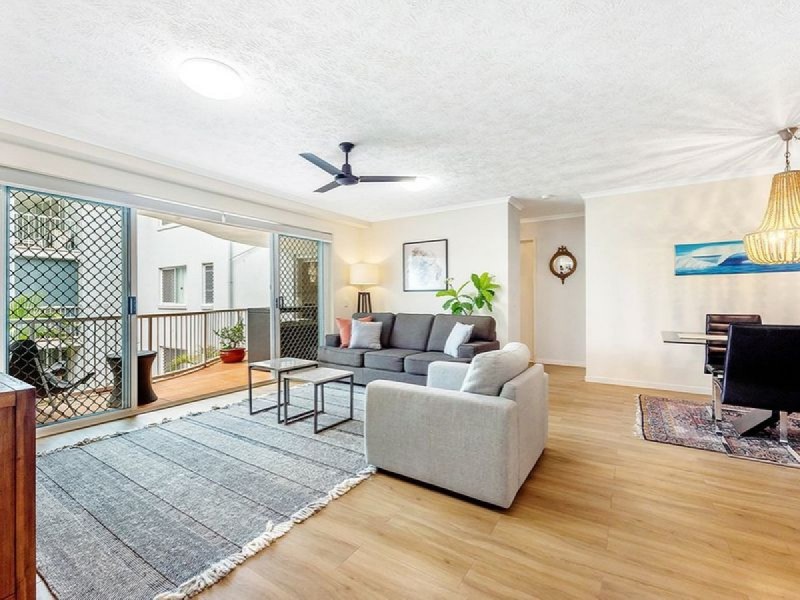9/32 Second Avenue, Broadbeach QLD 4218