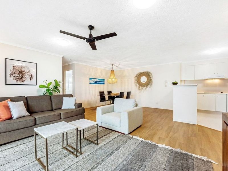 9/32 Second Avenue, Broadbeach QLD 4218