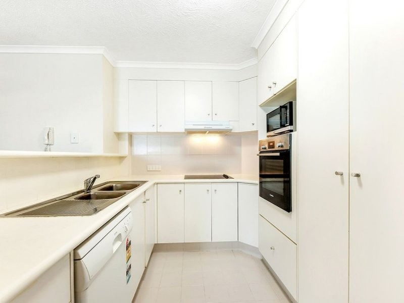 9/32 Second Avenue, Broadbeach QLD 4218
