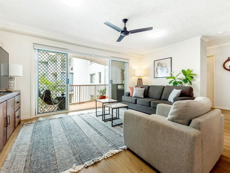 9/32 Second Avenue, Broadbeach QLD 4218