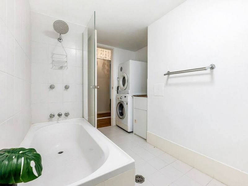 9/32 Second Avenue, Broadbeach QLD 4218