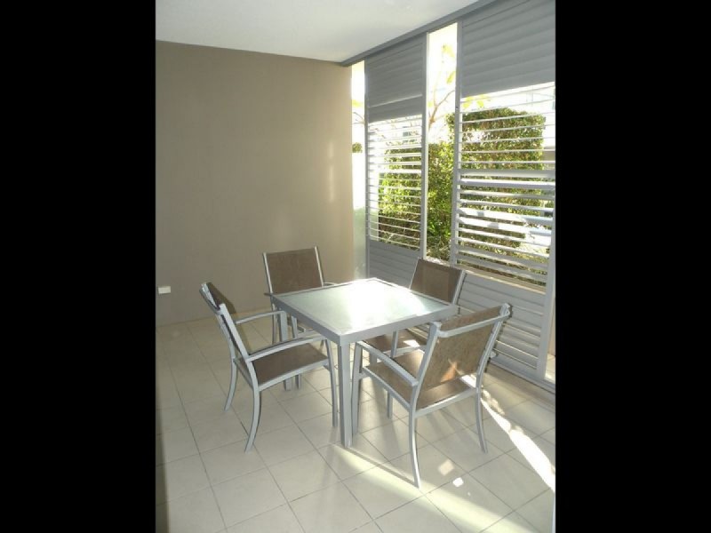 2009/33 T E Peters Drive, Broadbeach QLD 4218