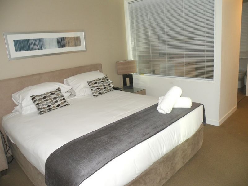 2009/33 T E Peters Drive, Broadbeach QLD 4218