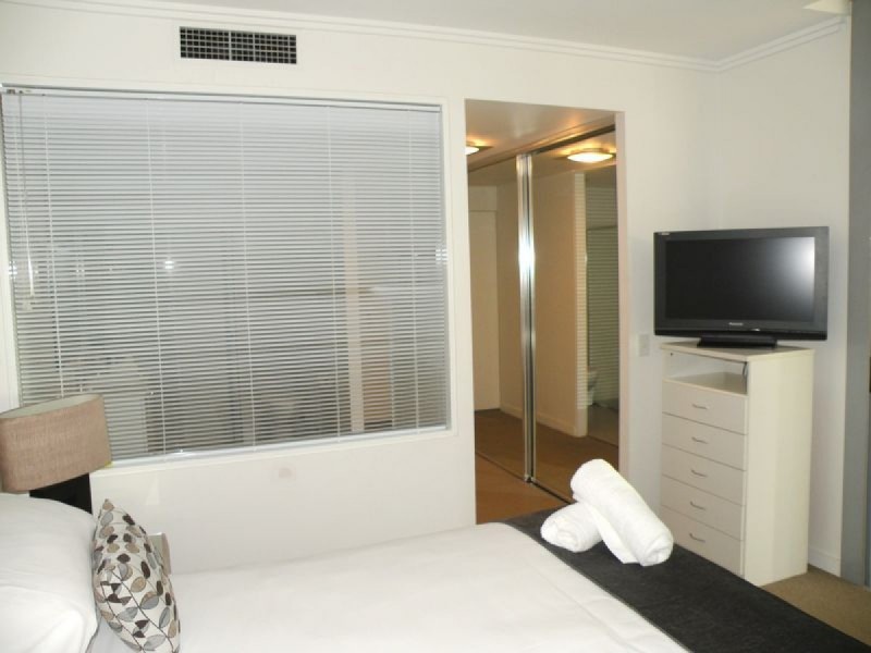 2009/33 T E Peters Drive, Broadbeach QLD 4218