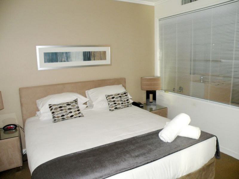 2009/33 T E Peters Drive, Broadbeach QLD 4218