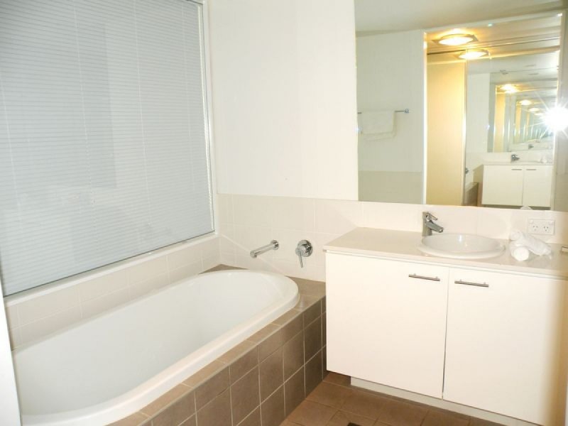 2009/33 T E Peters Drive, Broadbeach QLD 4218