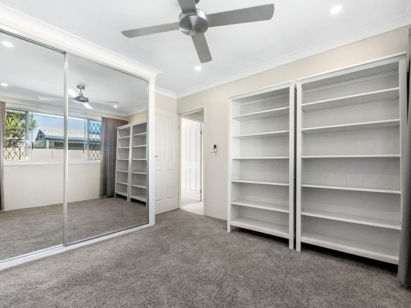 14 Chant Street, Broadbeach Waters QLD 4218