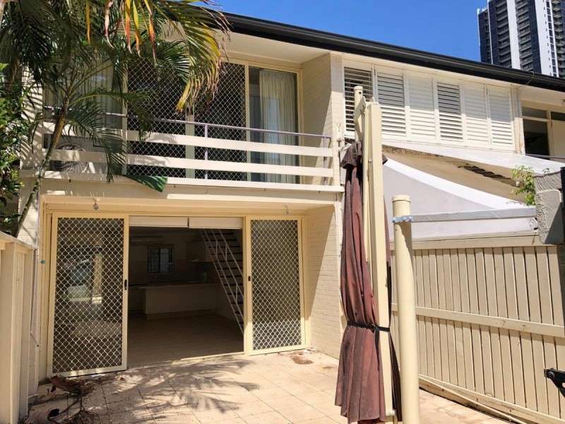 4/16 Elizabeth Avenue, Broadbeach QLD 4218