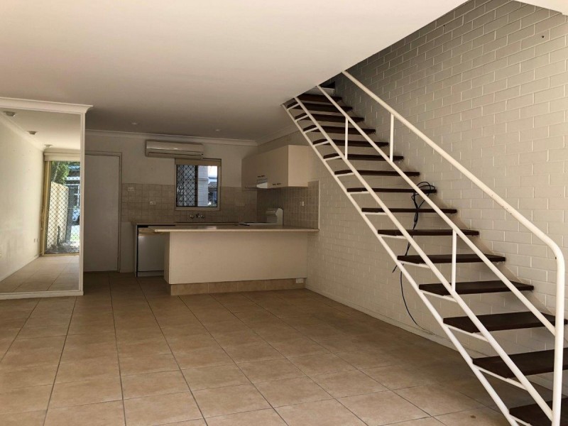 4/16 Elizabeth Avenue, Broadbeach QLD 4218