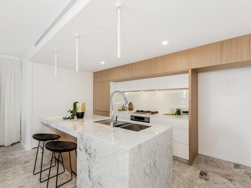 704/95 Old Burleigh Road, Broadbeach QLD 4218