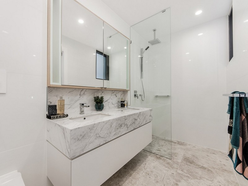 704/95 Old Burleigh Road, Broadbeach QLD 4218