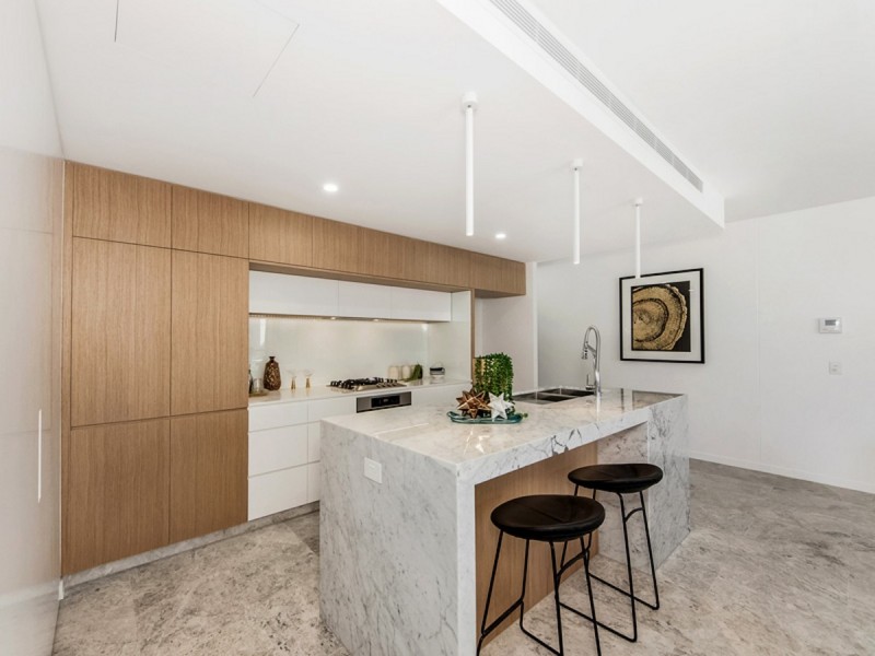 704/95 Old Burleigh Road, Broadbeach QLD 4218