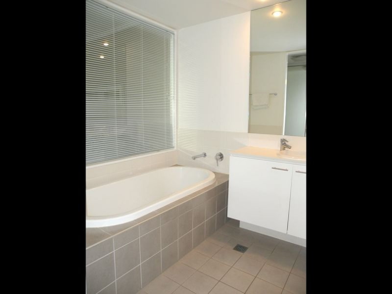 2009/33 T E Peters Drive, Broadbeach QLD 4218