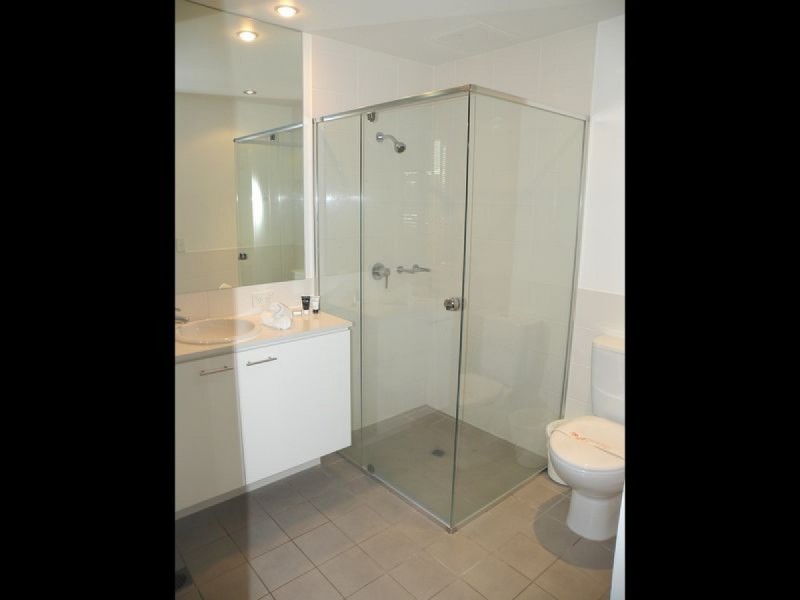 2009/33 T E Peters Drive, Broadbeach QLD 4218