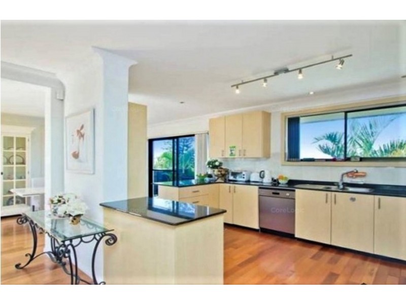 12 Raymond Avenue, Bundall QLD 4217