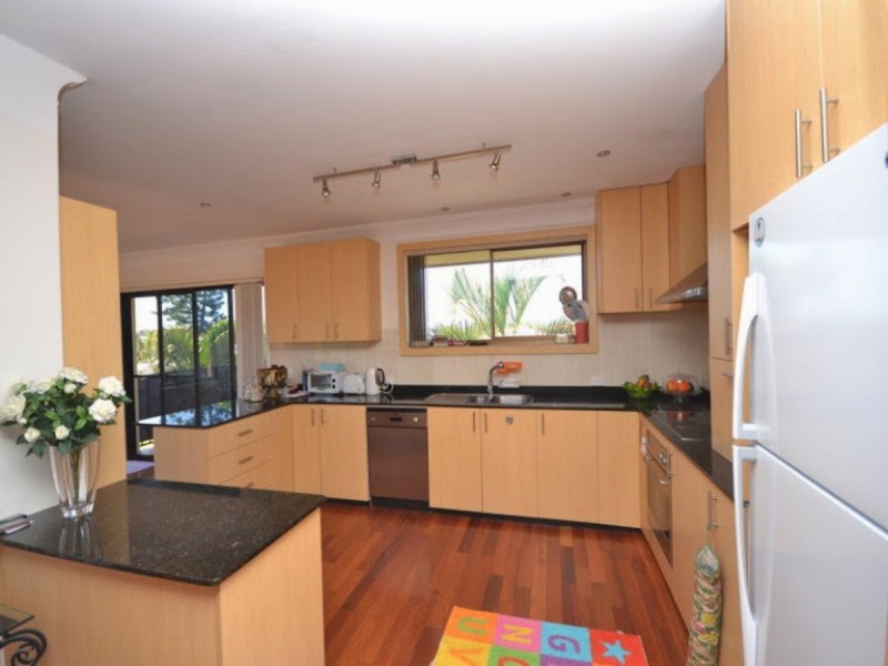 12 Raymond Avenue, Bundall QLD 4217
