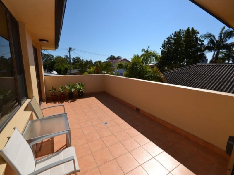 12 Raymond Avenue, Bundall QLD 4217