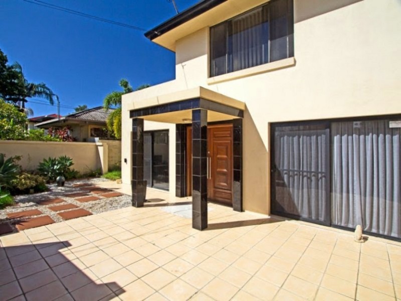 12 Raymond Avenue, Bundall QLD 4217