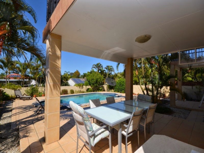 12 Raymond Avenue, Bundall QLD 4217