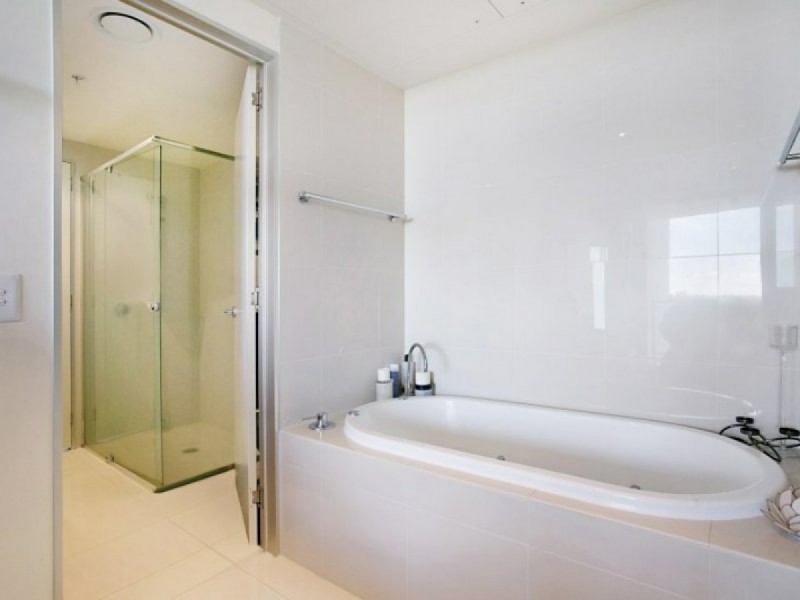 1002/4 Wahroonga Place, Surfers Paradise QLD 4217