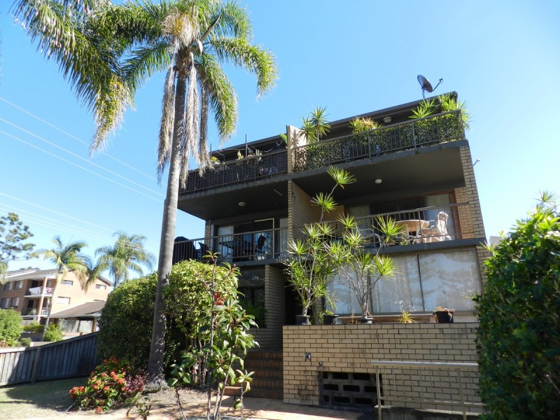 2/152 Surf Parade, Broadbeach QLD 4218