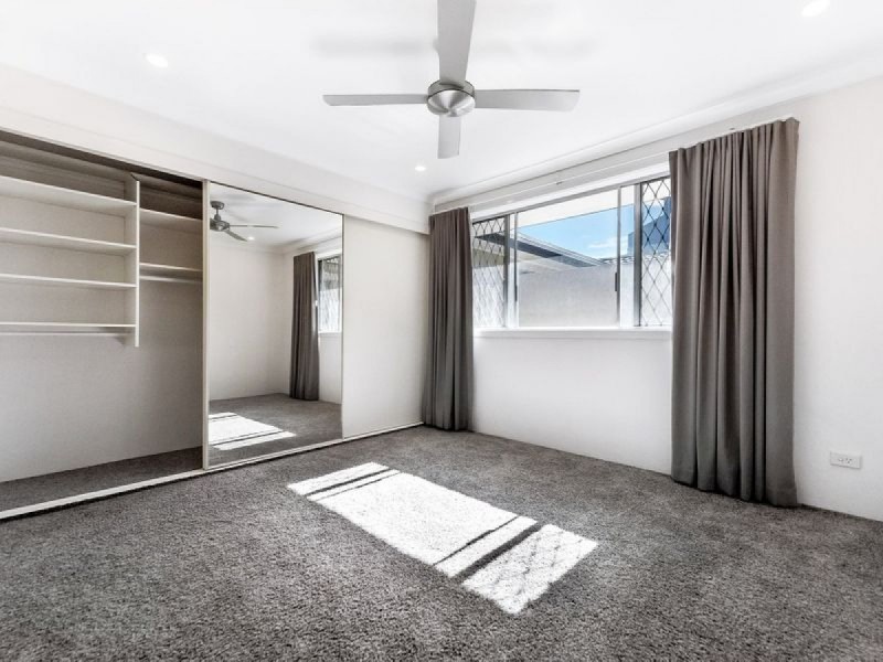 14 Chant Street, Broadbeach Waters QLD 4218