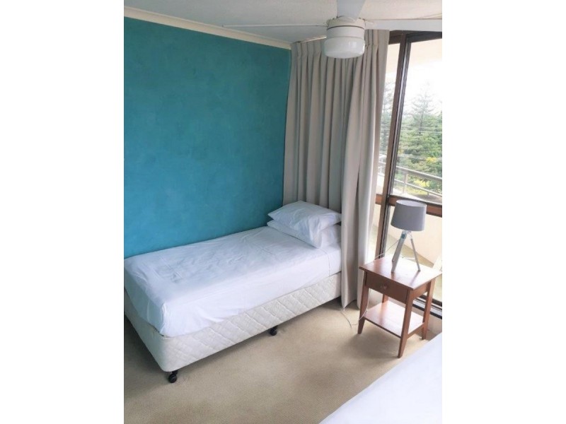 8/12 Queensland Avenue, Broadbeach QLD 4218