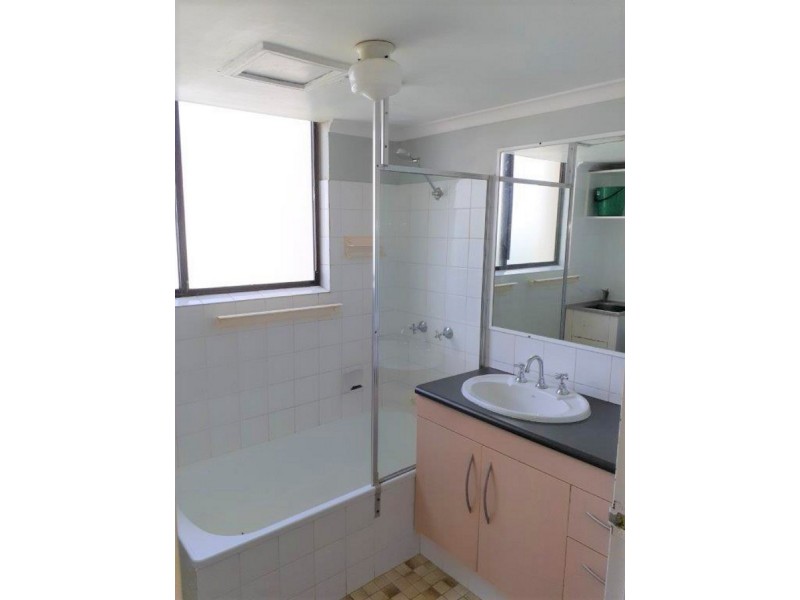 8/12 Queensland Avenue, Broadbeach QLD 4218