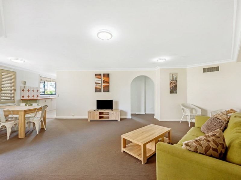 8/8 Queensland Avenue, Broadbeach QLD 4218