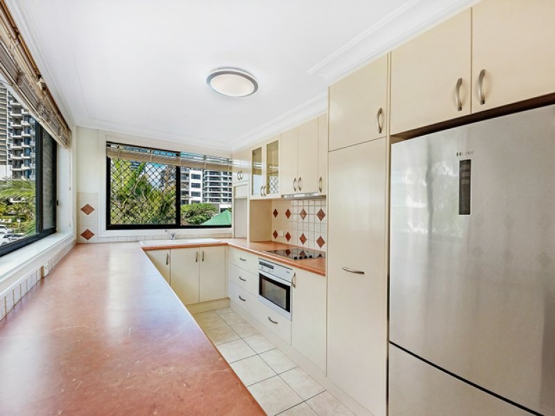 8/8 Queensland Avenue, Broadbeach QLD 4218
