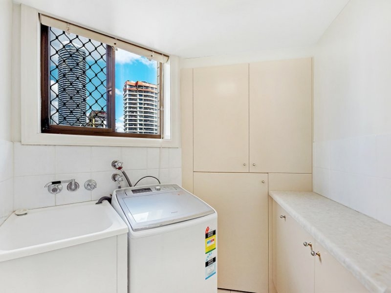 8/8 Queensland Avenue, Broadbeach QLD 4218