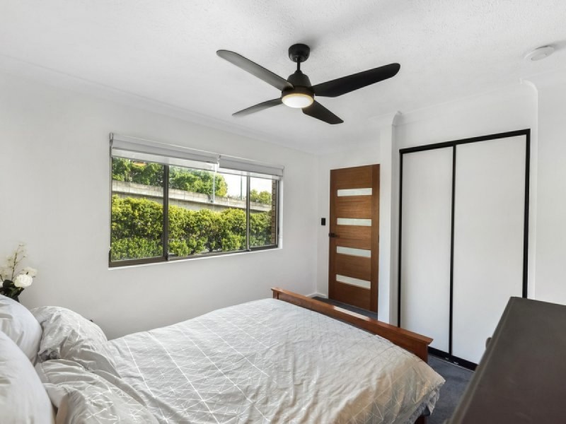 14/37 Hooker Boulevard, Broadbeach QLD 4218