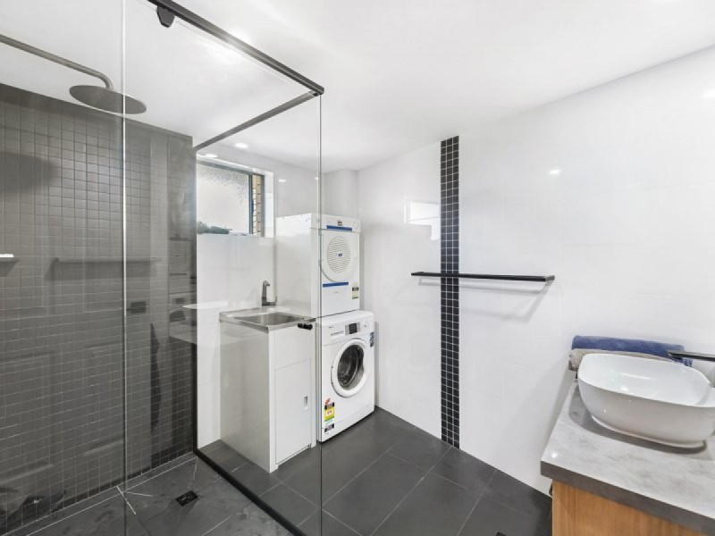 14/37 Hooker Boulevard, Broadbeach QLD 4218