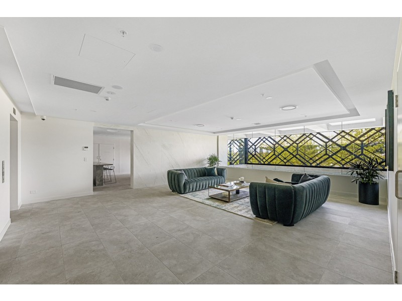 303/185 Old Burleigh Road, Broadbeach QLD 4218