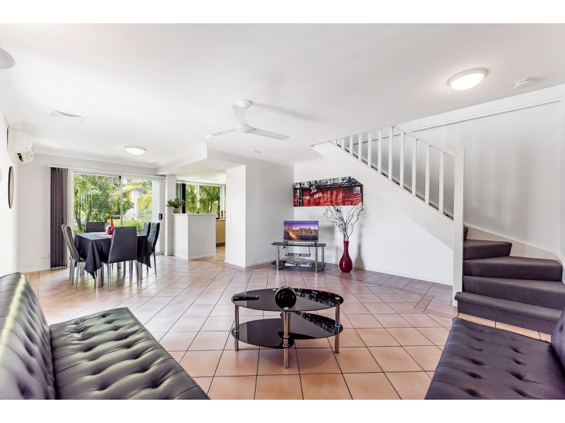 213/215 Cottesloe Drive, Mermaid Waters QLD 4218